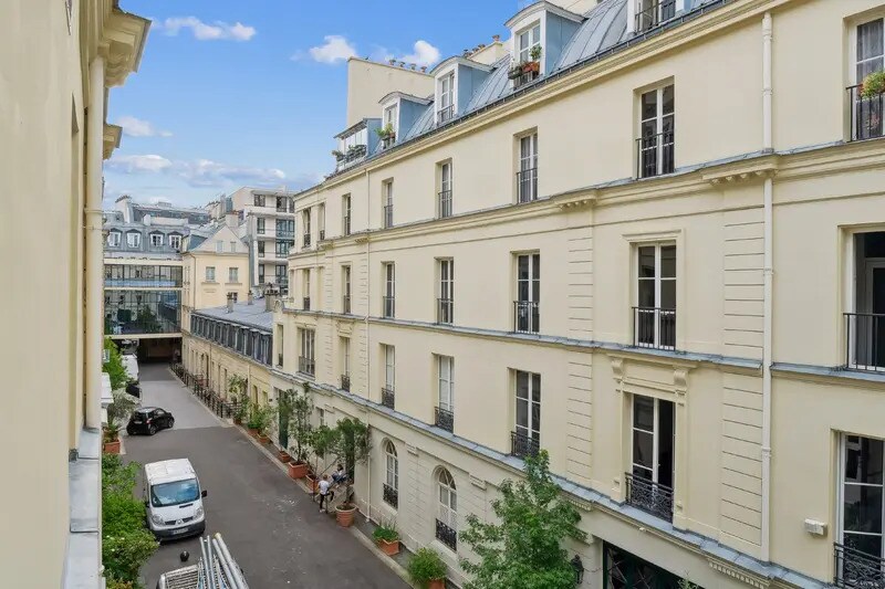 Office in Paris for lease - Building Photo - Image 1 of 10