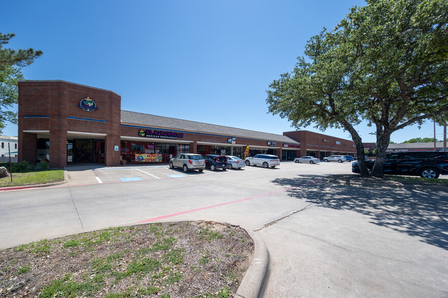 109-189 W Harwood Rd, Hurst, TX for lease - Building Photo - Image 3 of 18