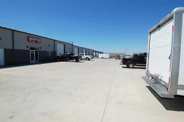 3305 Highway 1 SW, Iowa City, IA for lease - Building Photo - Image 1 of 2