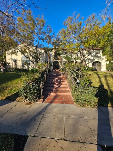 217 S Hudson Ave, Los Angeles, CA for lease - Primary Photo - Image 1 of 1