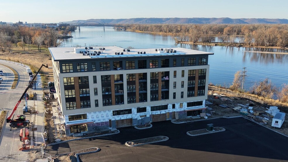 55 River Bend Rd, La Crosse, WI for lease - Building Photo - Image 2 of 14