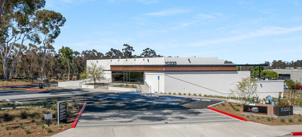 10225 Willow Creek Rd, San Diego, CA for lease - Building Photo - Image 1 of 14