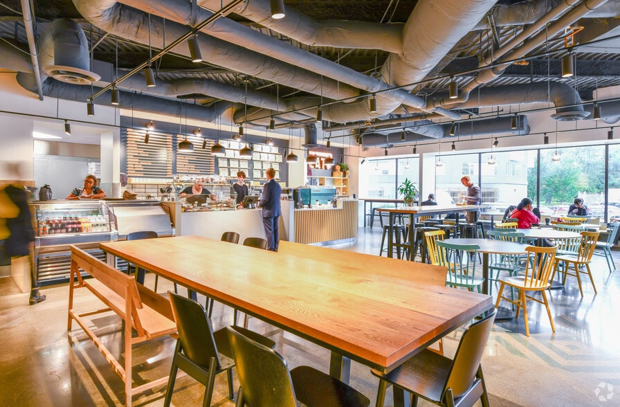 125 Cambridgepark Dr, Cambridge, MA for lease - Interior Photo - Image 3 of 3