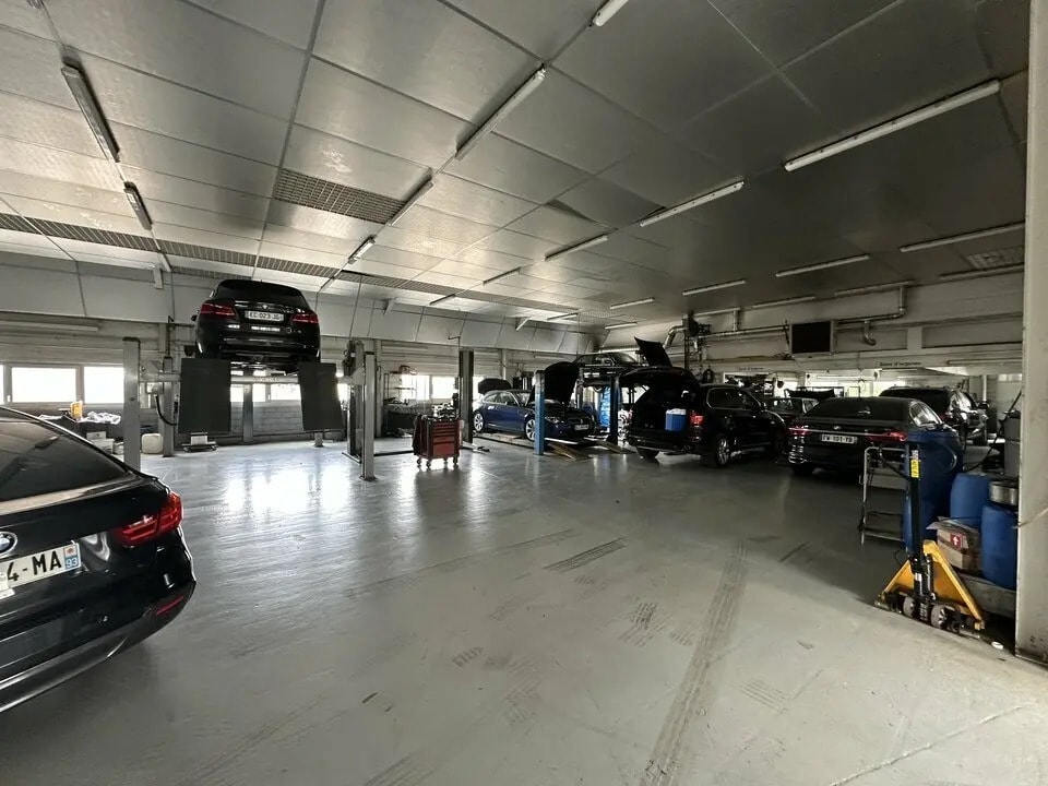 Retail in Ivry-sur-Seine for lease Interior Photo- Image 1 of 1