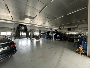 Retail in Ivry-sur-Seine for lease Interior Photo- Image 1 of 1