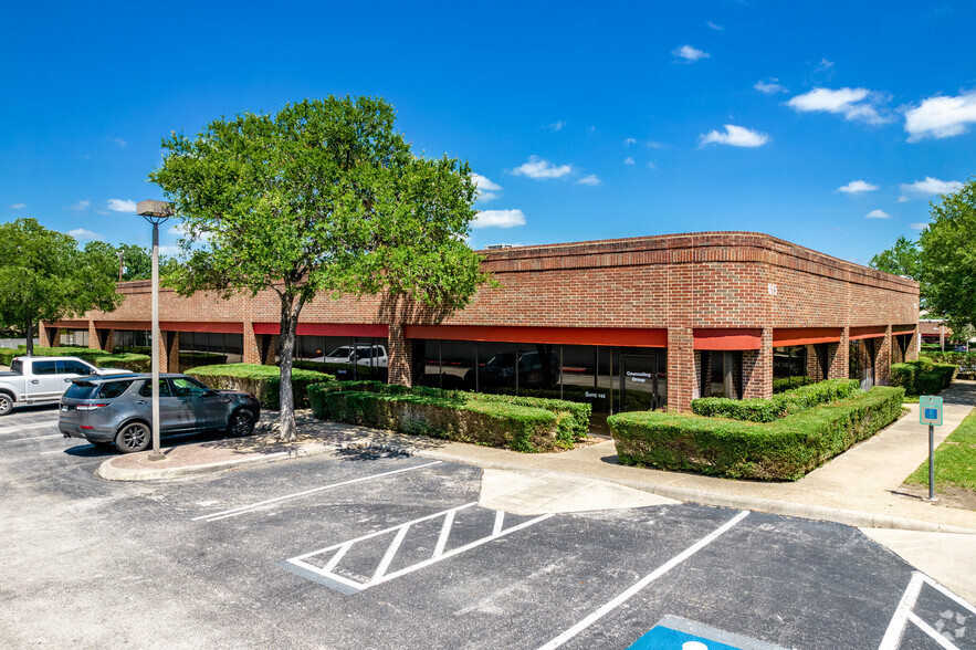 1015 N Central Pky, San Antonio, TX for lease - Building Photo - Image 3 of 5