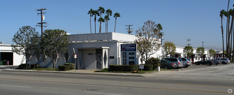 2217-2231 S Grand Ave, Santa Ana, CA for lease - Building Photo - Image 3 of 8