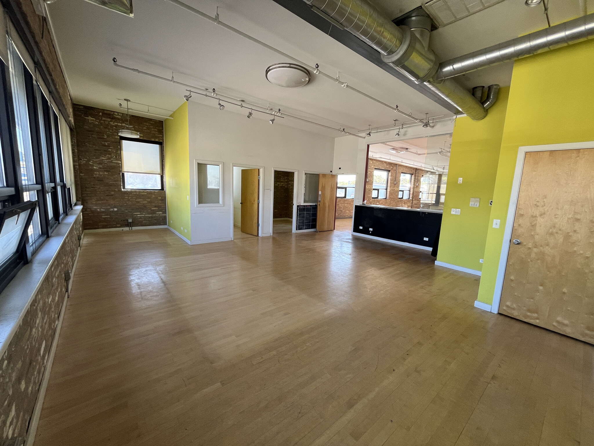 5246 N Elston Ave, Chicago, IL for lease Interior Photo- Image 1 of 12