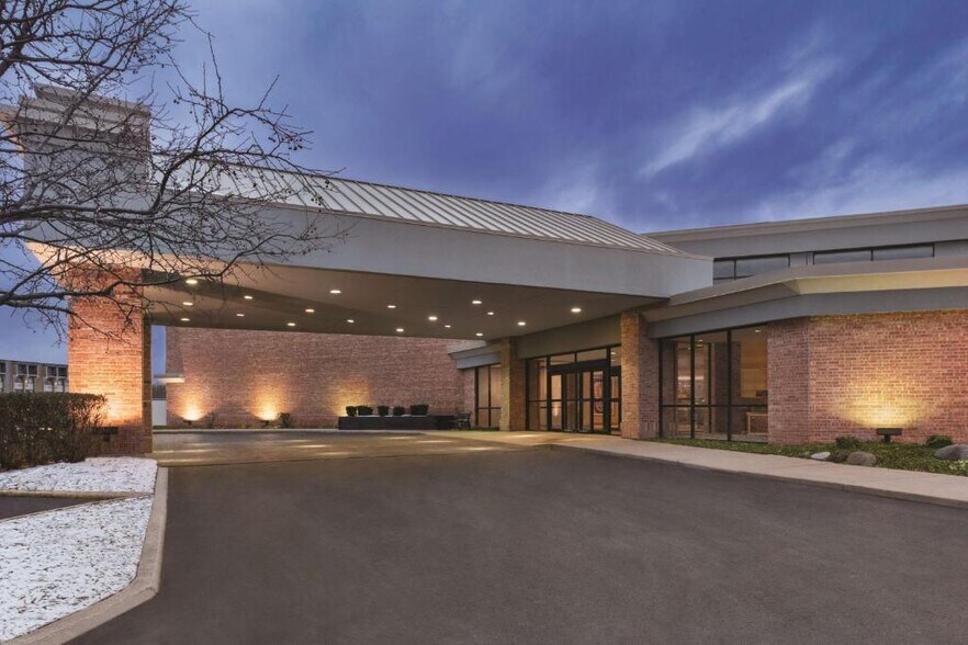 6331 S 13th St, Milwaukee, WI for sale - Building Photo - Image 1 of 1