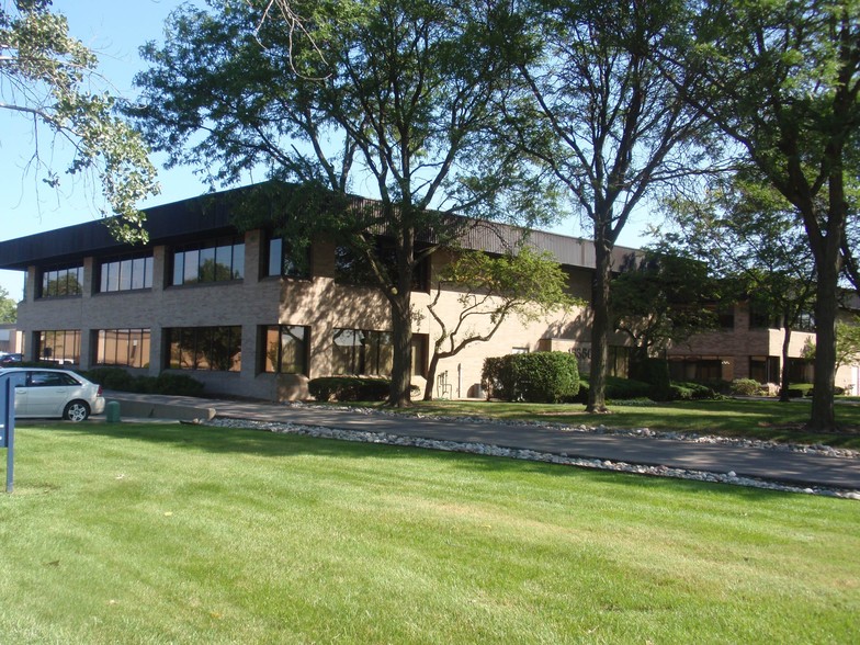 15350 N Commerce Dr, Dearborn, MI for lease - Building Photo - Image 1 of 3