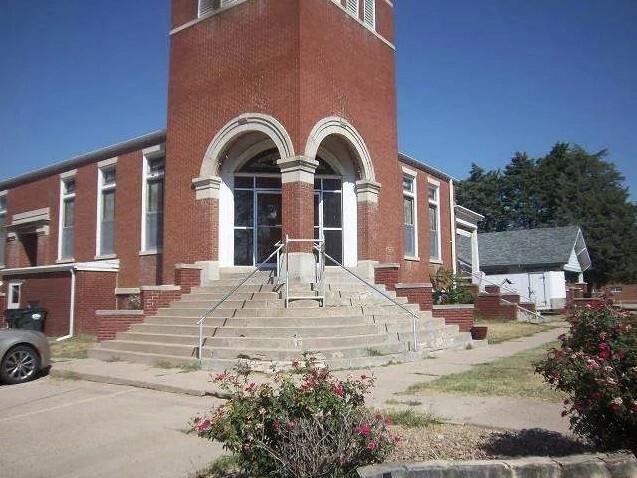 354 W 1st St, Hoisington, KS for sale Primary Photo- Image 1 of 1