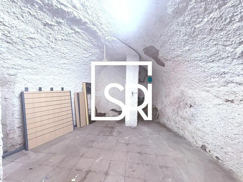 Retail in Clermont-Ferrand for lease - Interior Photo - Image 3 of 11