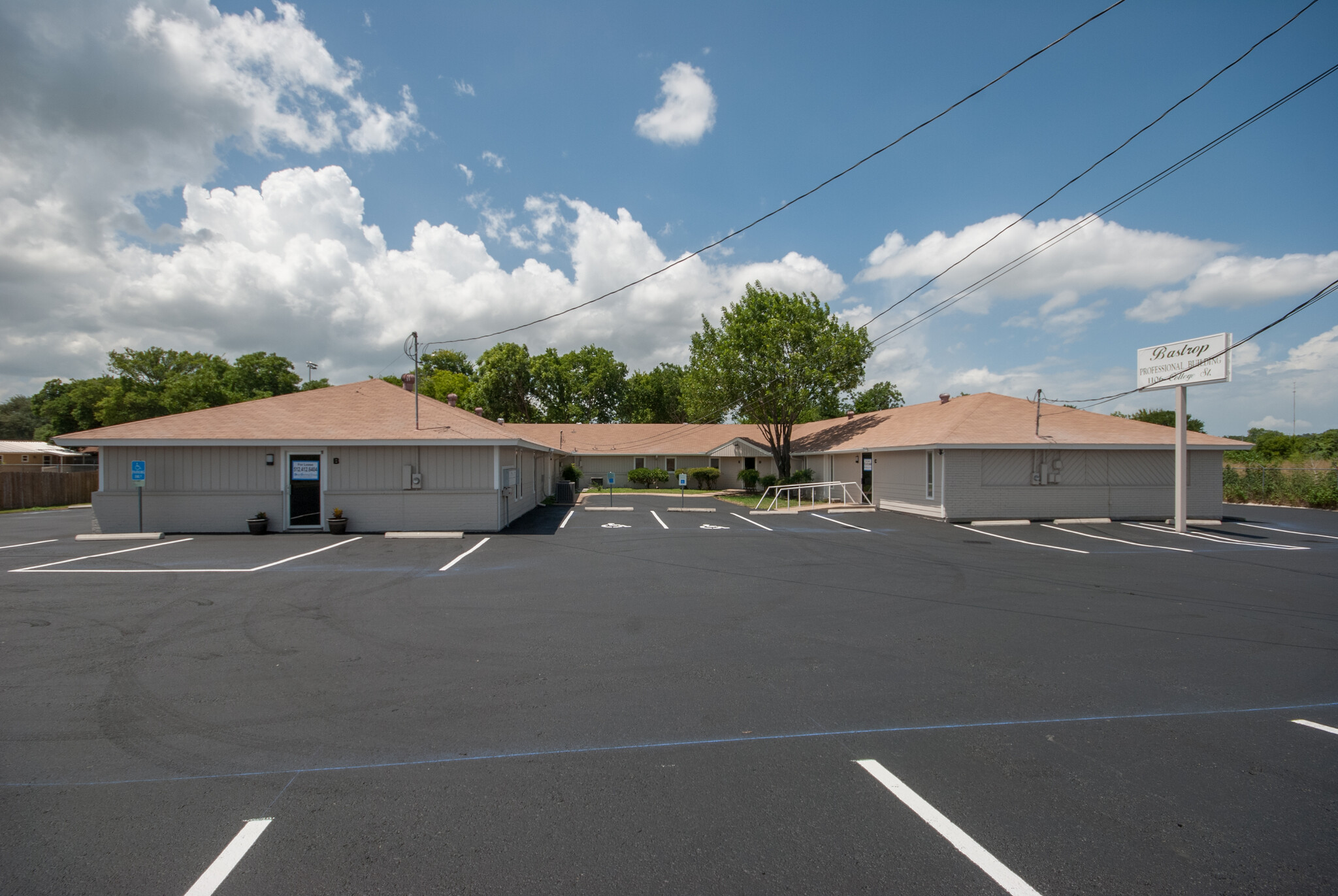 1106 College St, Bastrop, TX for lease Building Photo- Image 1 of 2