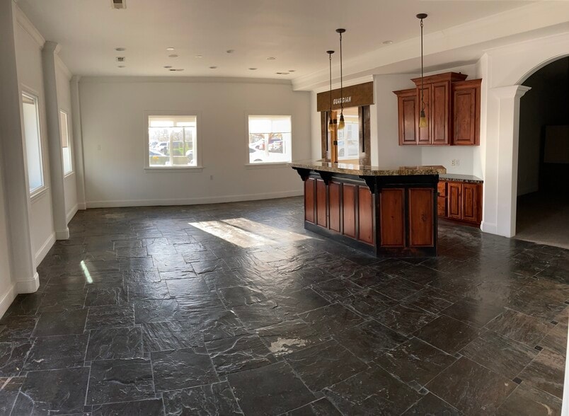 111 N Geneva Rd, Vineyard, UT for lease - Building Photo - Image 3 of 15