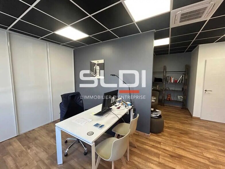 Office in Gleizé for lease - Interior Photo - Image 2 of 6