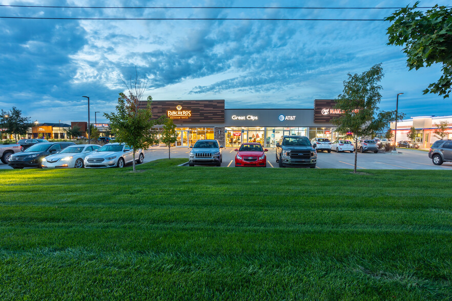 761 E Hickman Rd, Waukee, IA for lease - Building Photo - Image 1 of 10