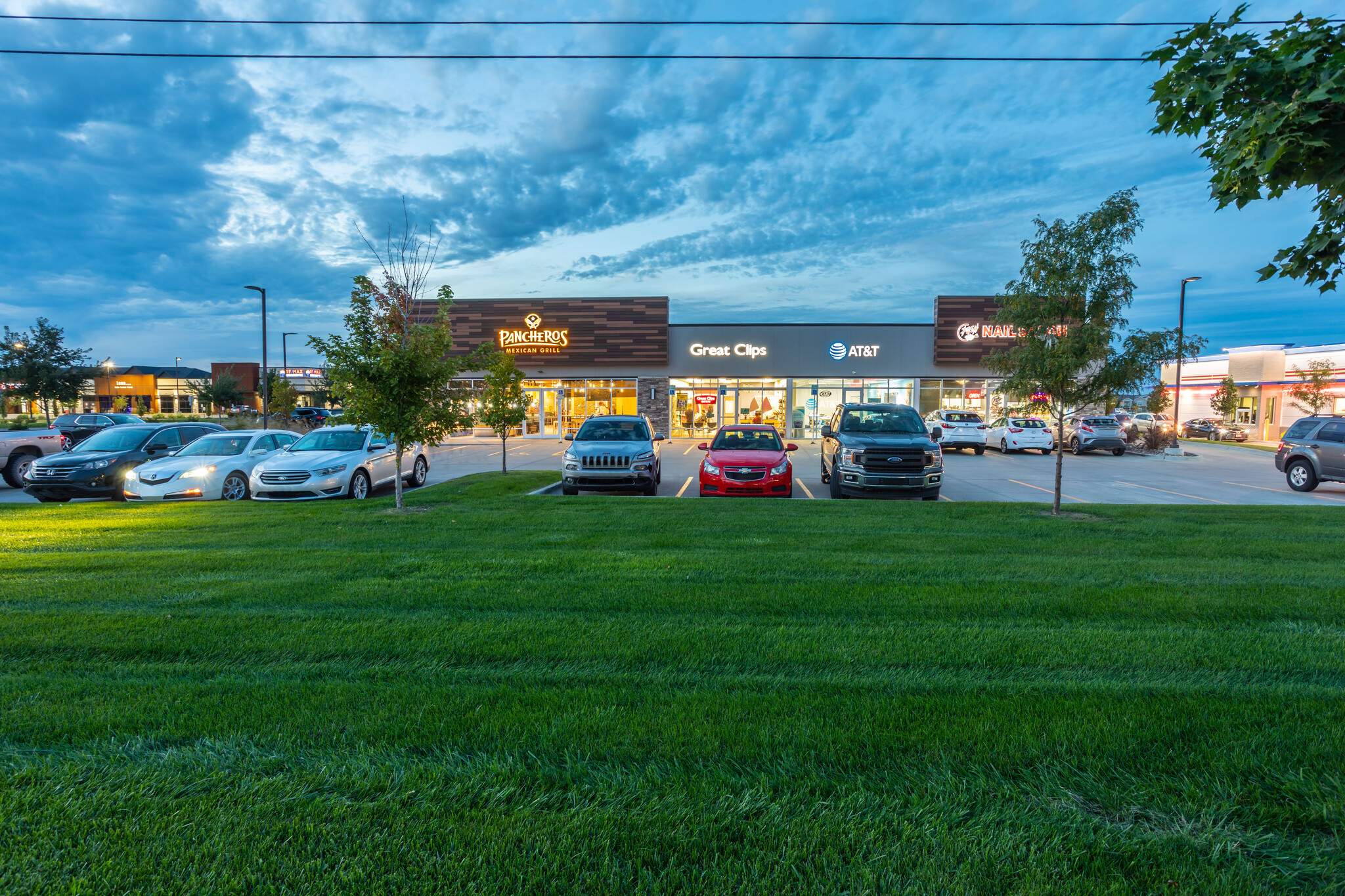 761 E Hickman Rd, Waukee, IA for lease Building Photo- Image 1 of 11