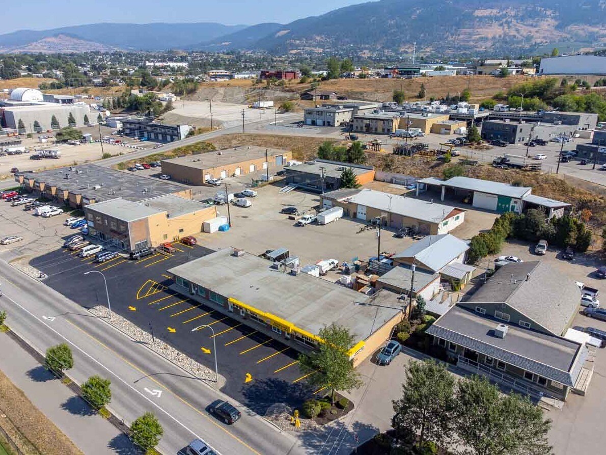 913-915 Kalamalka Lake Rd, Vernon, BC for lease Building Photo- Image 1 of 11