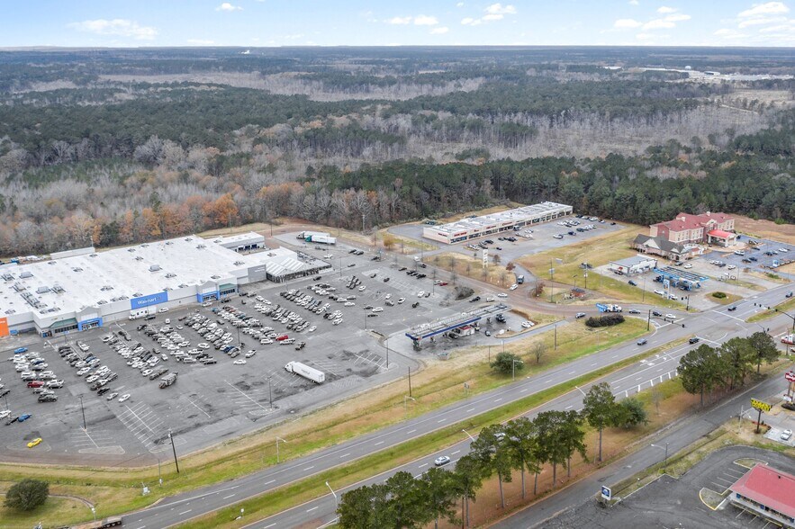 999 Ms35 S, Forest, MS 39074 Eagle Plaza