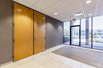 9500 Koger Blvd N, Saint Petersburg, FL for lease Interior Photo- Image 1 of 3