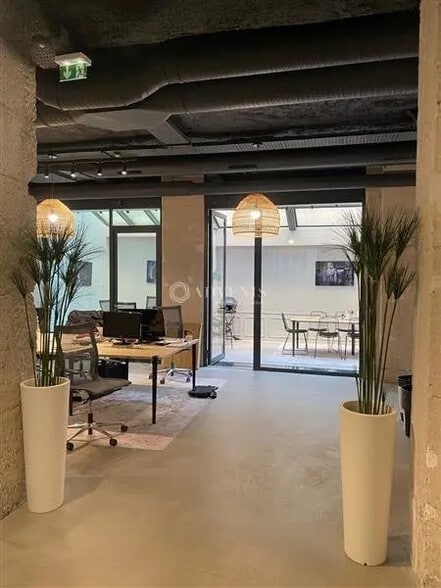 Office in Paris for lease - Interior Photo - Image 2 of 9