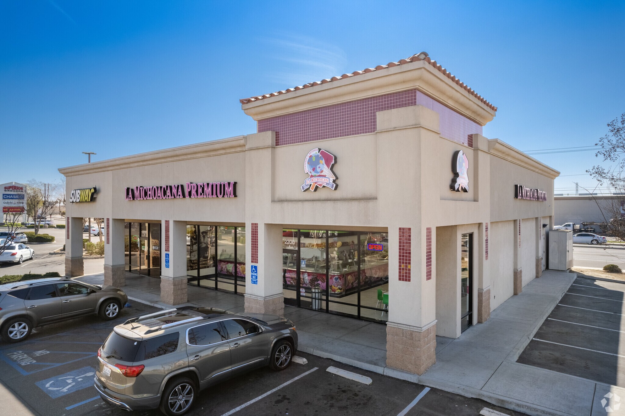 2200 White Ln, Bakersfield, CA 93304