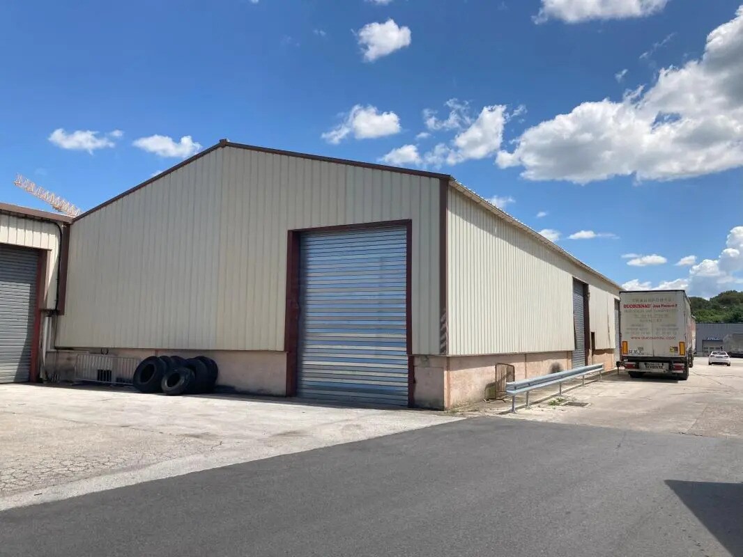 Flex in Flassans-sur-Issole for lease Building Photo- Image 1 of 10