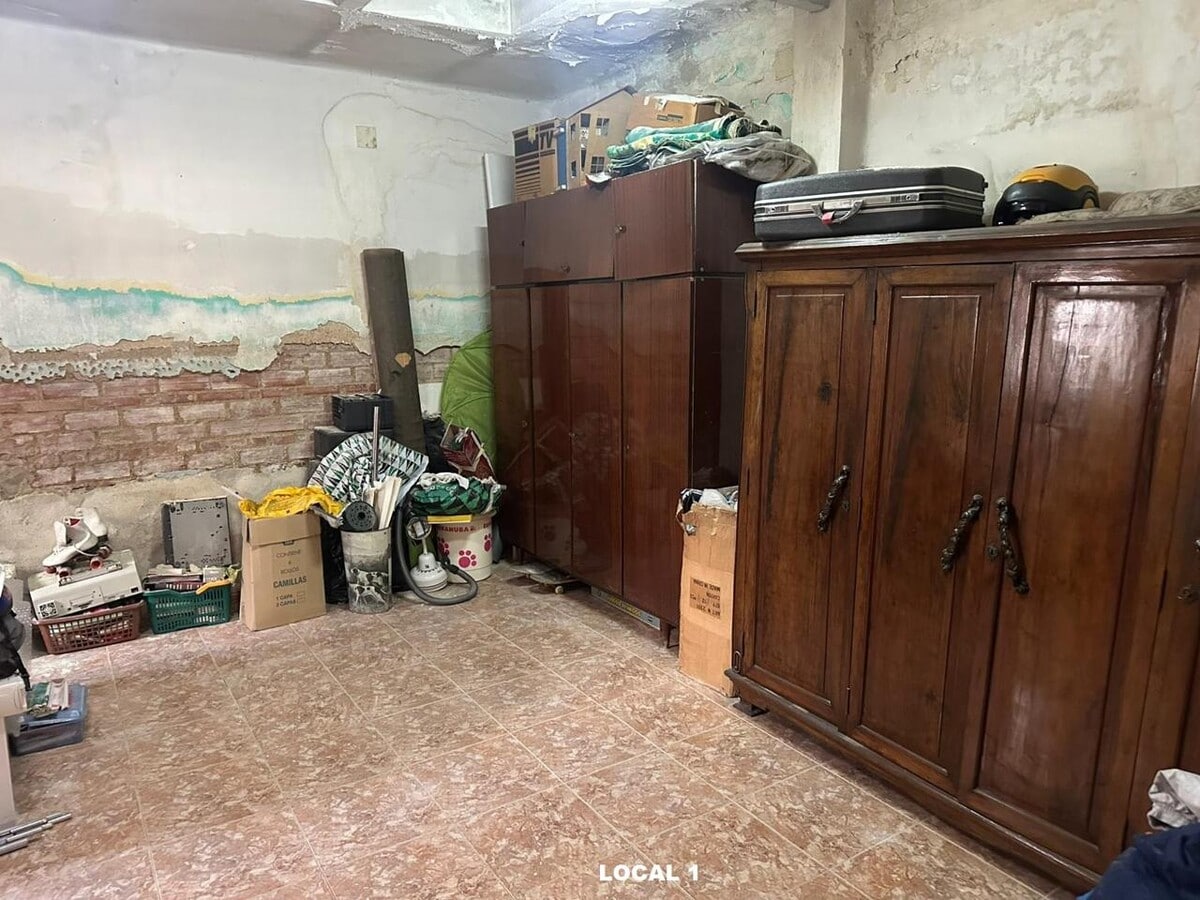 Madrid, MAD 28047 - Unit Puerta 01 + 02, Esc. - - Interior Photo - Image 1 of 11