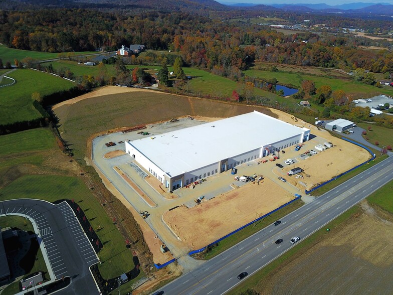 5260 Boylston Hwy, Mills River, NC for lease - Building Photo - Image 2 of 2