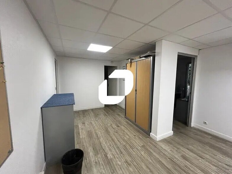 Office in Paris for lease - Interior Photo - Image 3 of 10