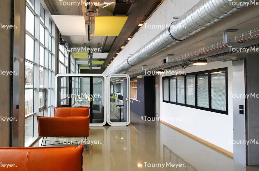 Office in Bordeaux for lease - Interior Photo - Image 3 of 17