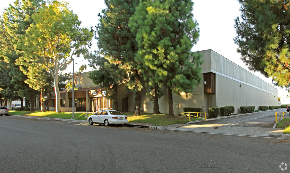 12753 Moore St, Cerritos, CA for lease - Building Photo - Image 3 of 5