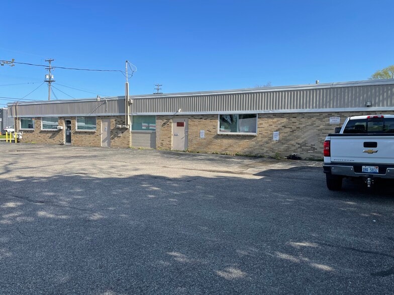 3060 Madison Ave SE, Grand Rapids, MI for sale - Building Photo - Image 2 of 21