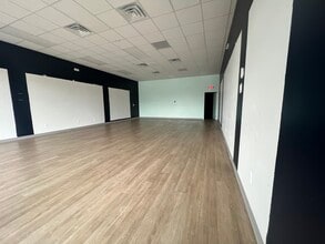 11-47 S Cass Lake Rd, Waterford, MI for lease Interior Photo- Image 2 of 3