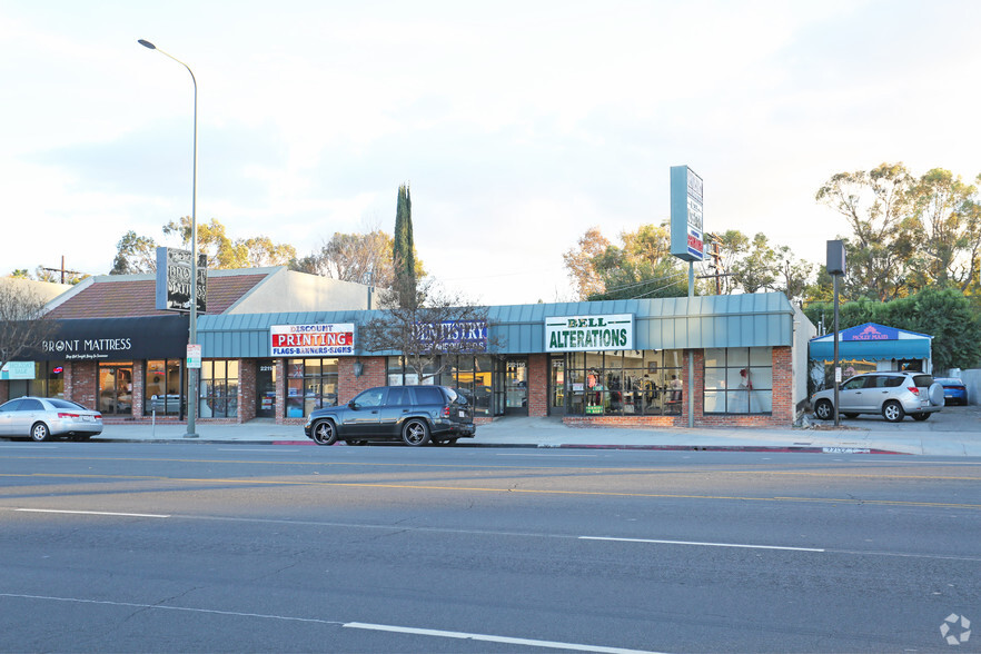 22114-22118 Ventura Blvd, Woodland Hills, CA for lease - Building Photo - Image 2 of 10