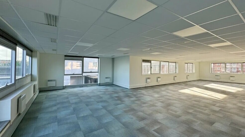 Office in Lille for lease - Building Photo - Image 3 of 8