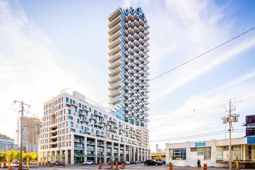 132 Queens Quay E, Toronto, ON for lease - Building Photo - Image 1 of 1