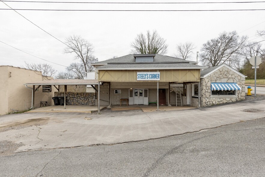 201 E 9th St, Columbia, TN for sale - Primary Photo - Image 1 of 49