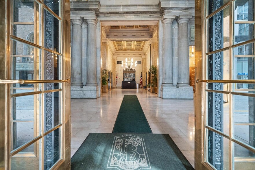 25 SE 2nd Ave, Miami, FL for lease - Lobby - Image 2 of 9