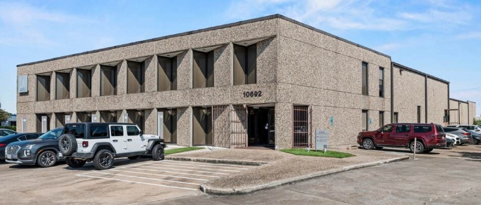 10692 Haddington Dr, Houston, TX for lease - Building Photo - Image 1 of 7