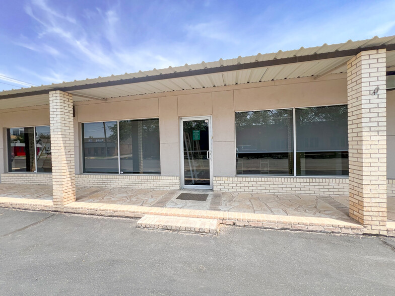 311 E Illinois Ave, Midland, TX for lease - Building Photo - Image 2 of 35