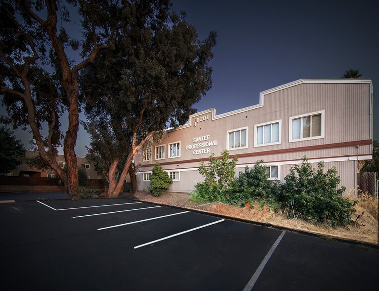 10201 Mission Gorge Rd, Santee, CA for lease - Building Photo - Image 1 of 11