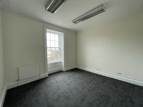 17 Albert St, Aberdeen for sale Interior Photo- Image 2 of 6