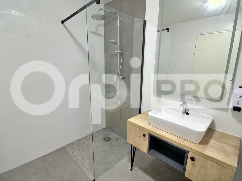 Flex in Isles-lès-Villenoy for sale - Interior Photo - Image 2 of 12