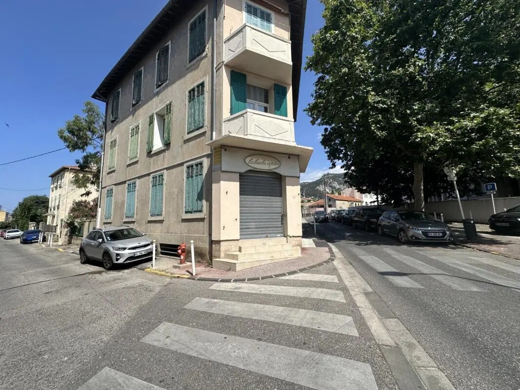 Retail in Toulon for sale Building Photo- Image 1 of 9