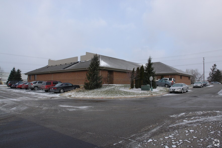 3390 E Jolly Rd, Lansing, MI for lease - Building Photo - Image 3 of 3