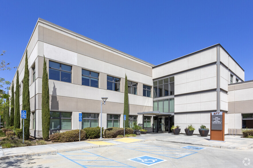 677 W Palmdon Dr, Fresno, CA for lease - Building Photo - Image 3 of 10