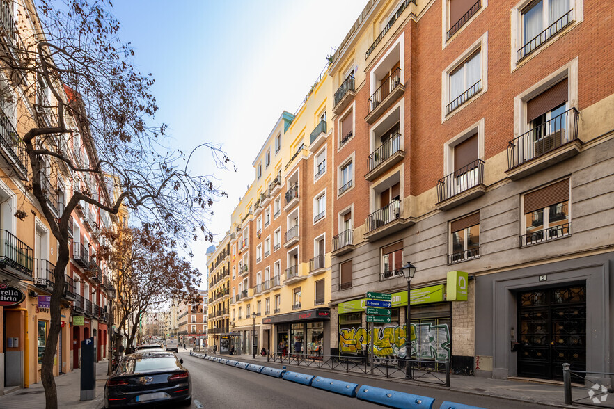 Calle Fernández de los Ríos, 3, Madrid, Madrid for lease - Building Photo - Image 2 of 2