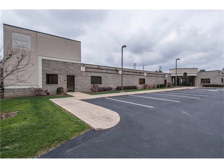 8057 Rowan Rd, Cranberry Township, PA for lease - Primary Photo - Image 1 of 40