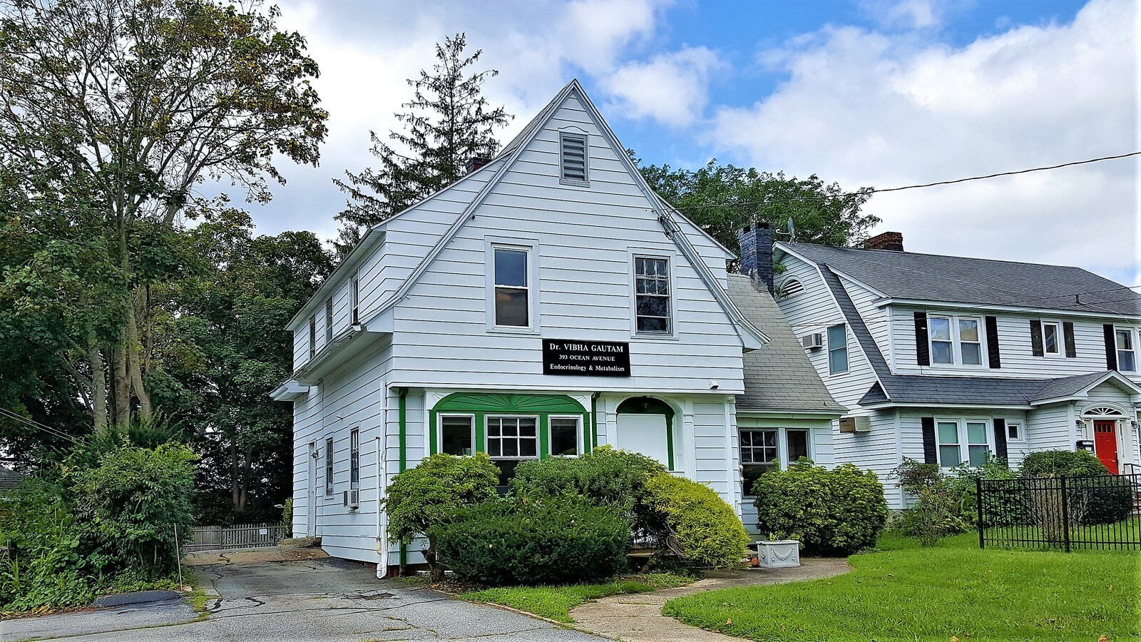 393 Ocean Ave, New London, CT 06320